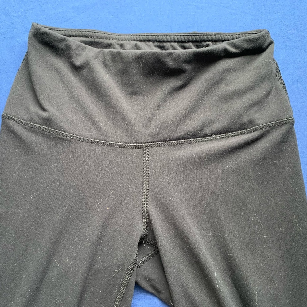 Black athletic leggings